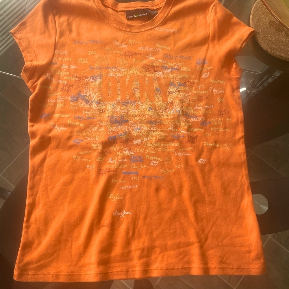 DKNY Tshirt. Like New.